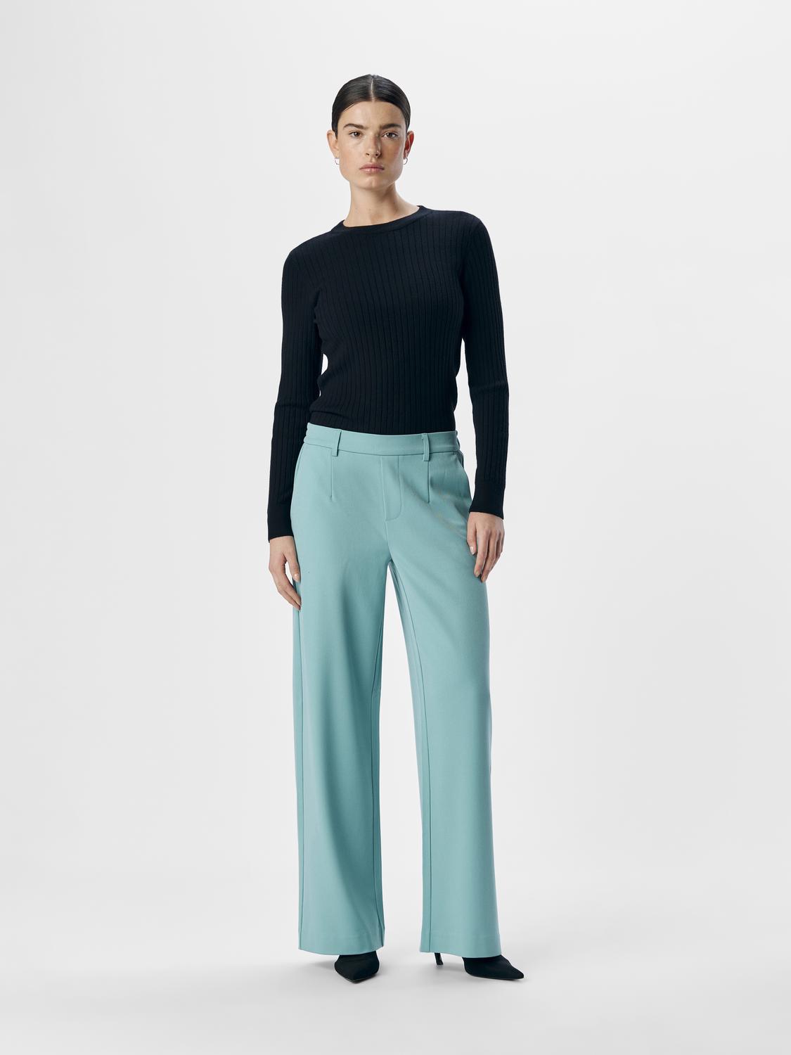 model_shot-front_full